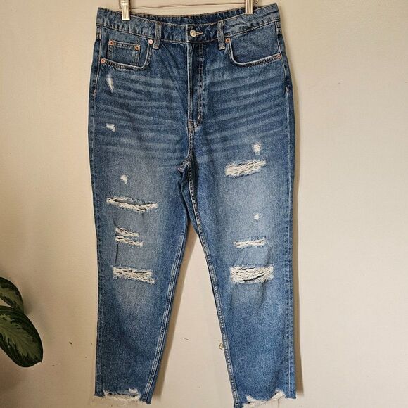 EUC H&M DIVIDED DISTRESSED JEANS HI RISE TAPERED SIZE 12 - Picture 1 of 14